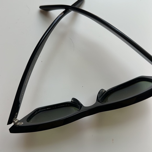 CELINE
Rectangular cat-eye sunglasses. Minimal signs of wear. - Picture 11 of 11